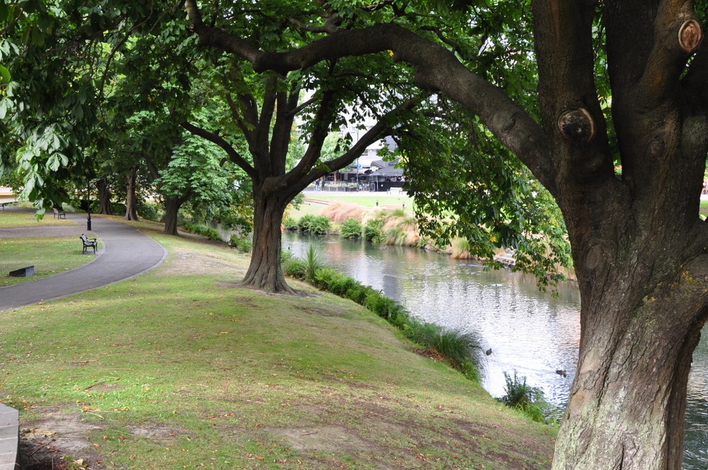 Lovely park along the Avon RIver with paths for strolling and benches for relaxing.